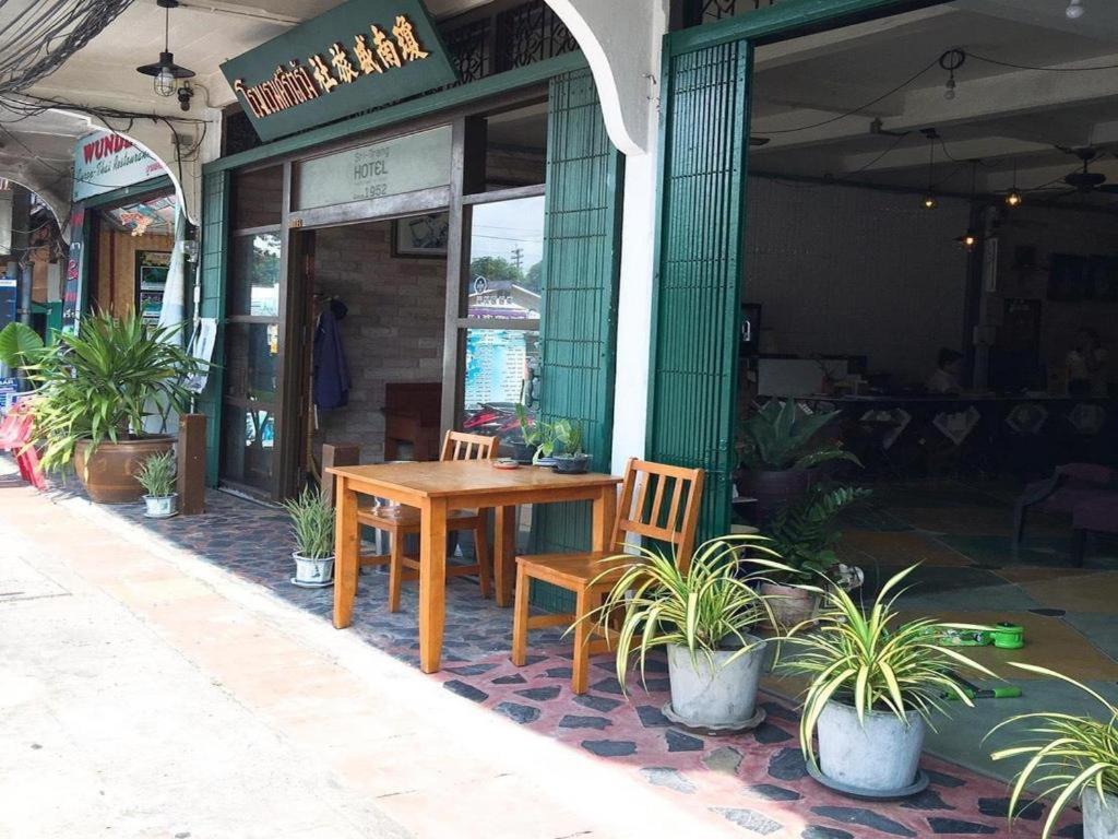 斯里川恩酒店 董里 外观 照片