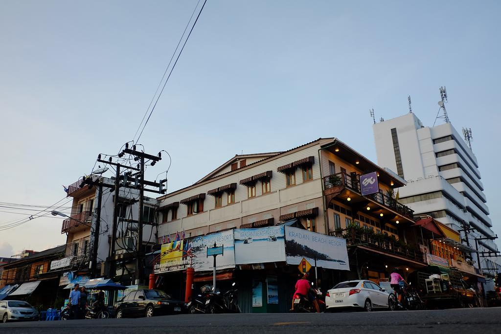 斯里川恩酒店 董里 外观 照片